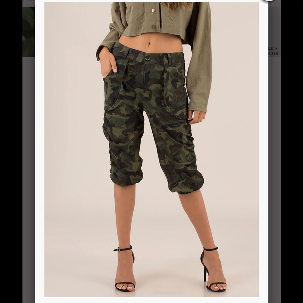 Camo Cropped Pants 🍂 - Picture 2 of 4